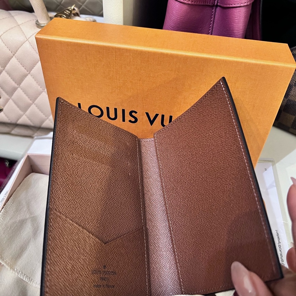 SOLD!Louis Vuitton Monogram Passport wallet! Brand new - Picture 2 of 10